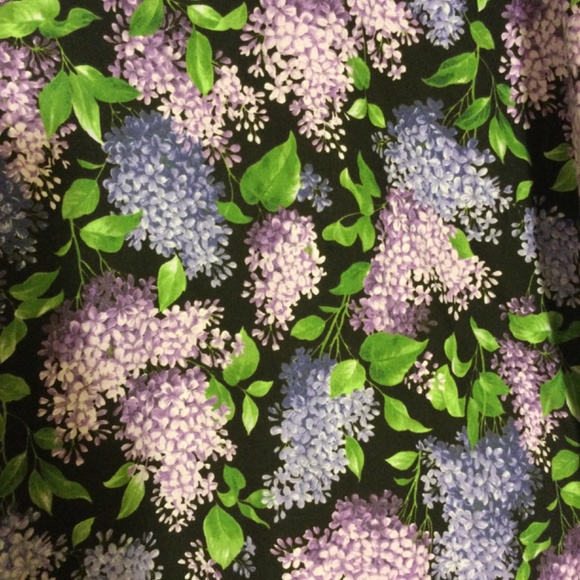 Black Lounger with Lavender Flowers - Picture 3 of 9